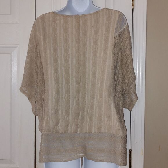Studio Y cream lacey overlay wide band hem Sz M - Picture 4 of 5